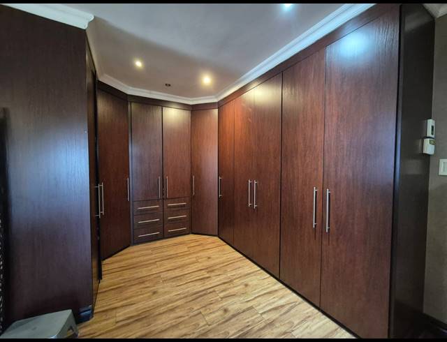 6 BEDROOM HOUSE FOR SALE IN VANDERBIJLPARK SE 8